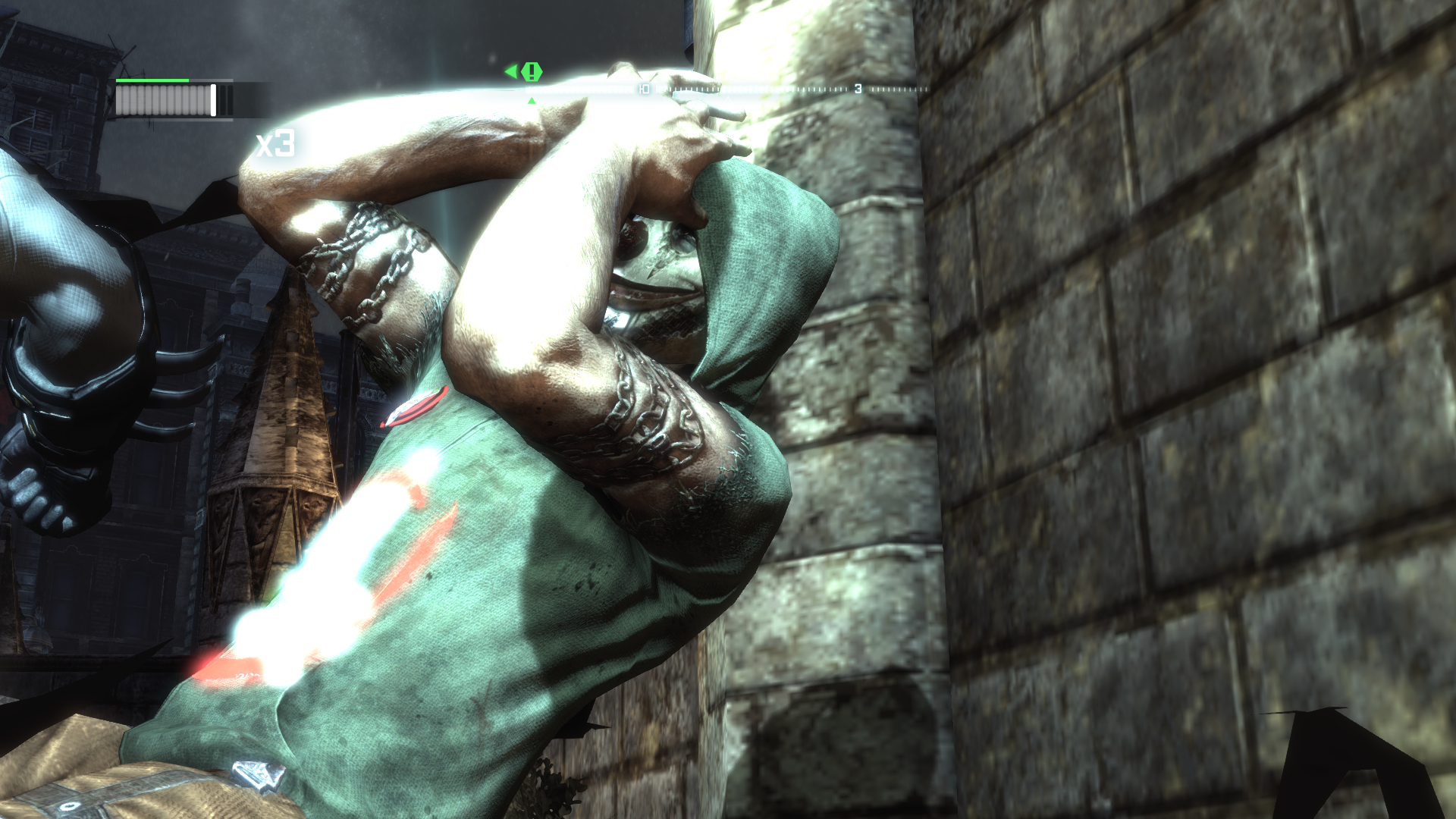 Бэтмен допрашивает противника в Arkham City