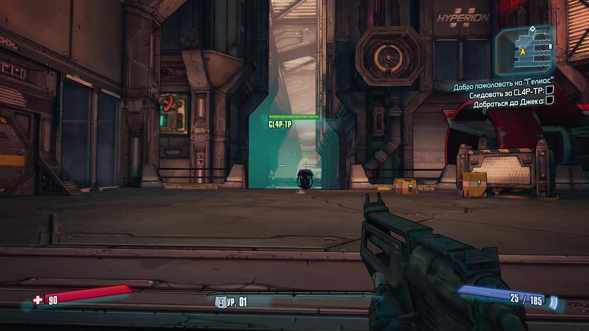 Игровой интерфейс показывает оружие и HUD. В центре видна дверь или проход.