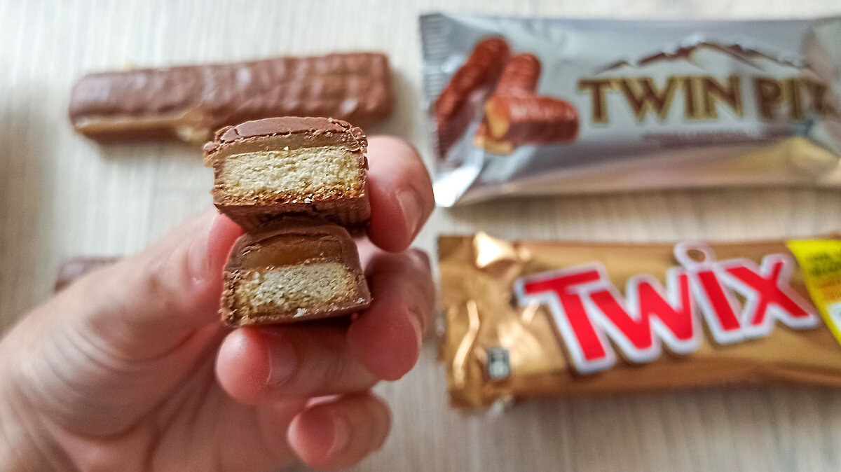 Это печенье не то, чем кажется! Сравнение "Twix" с дешёвой копией "Twin Pix" за 11,5 руб. из магазина низких цен.