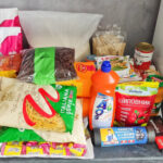 Сделали запас продуктов, съездив в Светофор" и "Находку". Рост цен меня, как и всех, не радует - в ближайшей "Пятёрочке" раскупили всю дешёвую гречку, а брать 800 грамм за 130 рублей меня душит жаба.