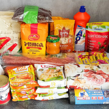 Сделали запас продуктов, съездив в Светофор" и "Находку". Рост цен меня, как и всех, не радует - в ближайшей "Пятёрочке" раскупили всю дешёвую гречку, а брать 800 грамм за 130 рублей меня душит жаба.- 2