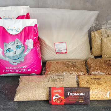 Сделали запас продуктов, съездив в Светофор" и "Находку". Рост цен меня, как и всех, не радует - в ближайшей "Пятёрочке" раскупили всю дешёвую гречку, а брать 800 грамм за 130 рублей меня душит жаба.- 3